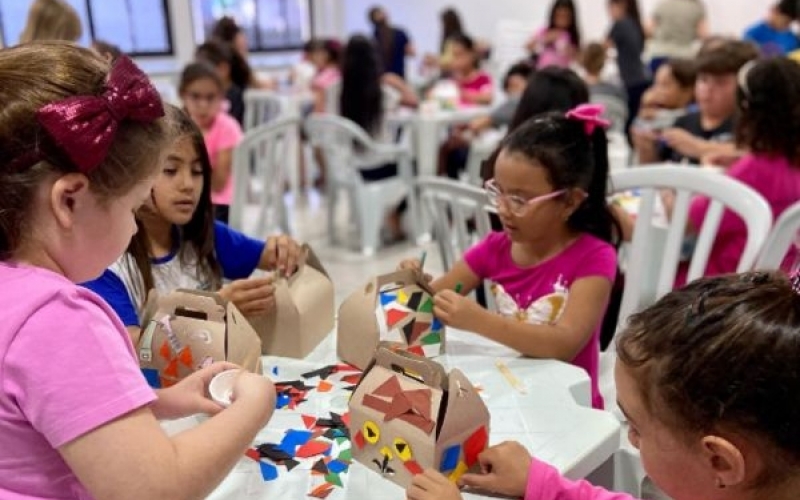 Crianças e adolescentes atendidos pelo SCFV, realizaram atividades voltadas para o dia dos Pais